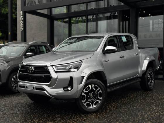 TOYOTA HILUX 2.8 D-4D TURBO DIESEL CD SRX PLUS 4X4 AUTOMÁTICO TOYOTA HILUX 2.8 D-4D TURBO DIESEL CD SRX PLUS 4X4 AUTOMÁTICO